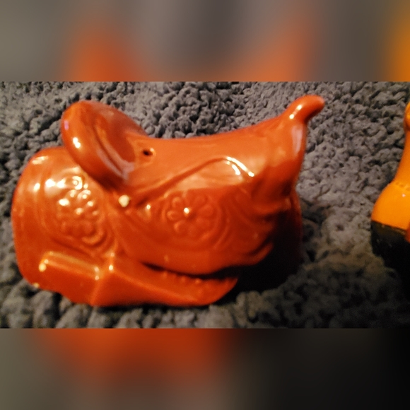 Vintage Western Boots and Saddle Sri Lanka Salt & Pepper Shakers - Picture 5 of 9